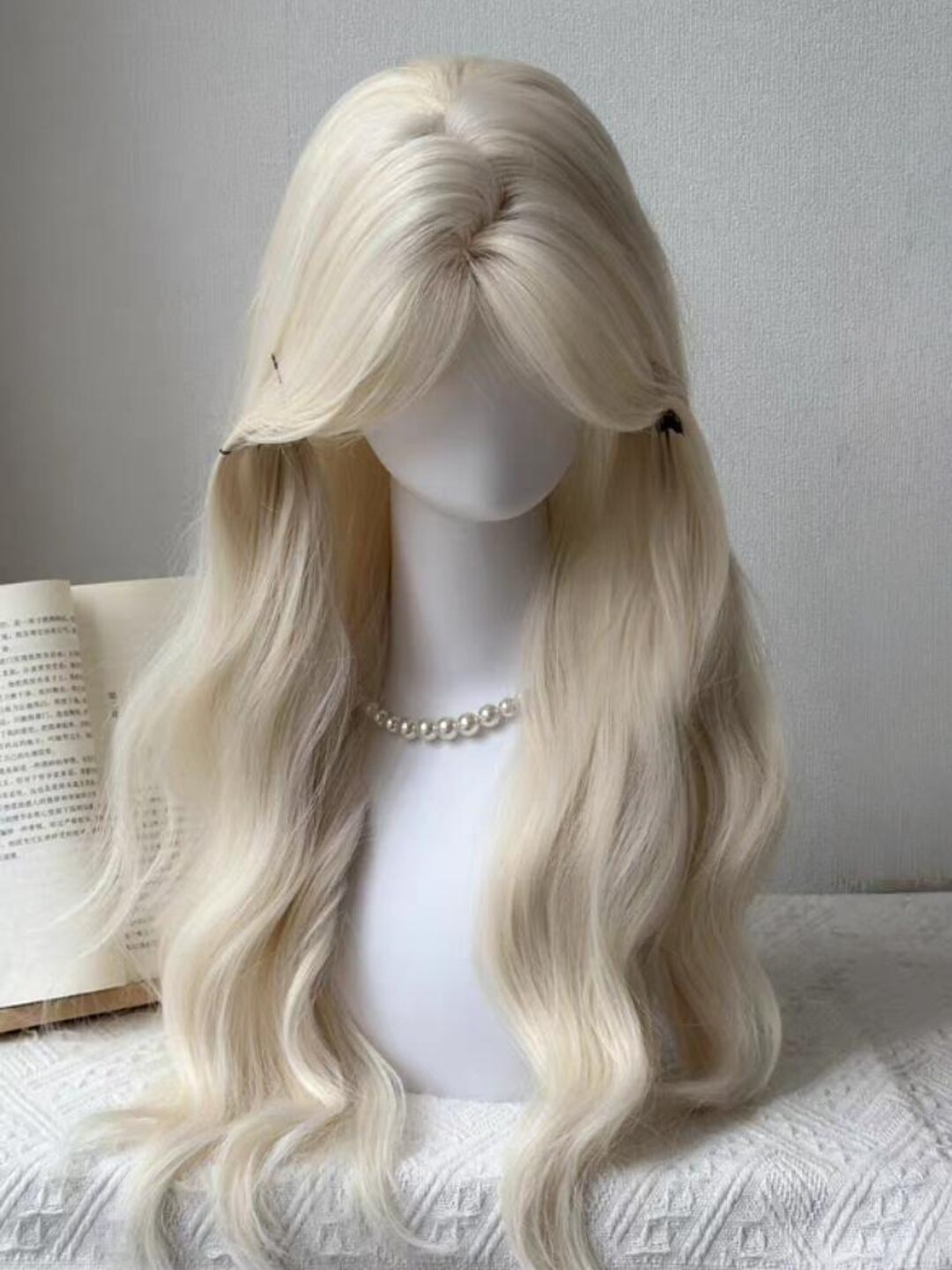 Blonde Wave Cosplay Wig With Curtain Bangs, 65cm Ash Gold Bob, Soft ...