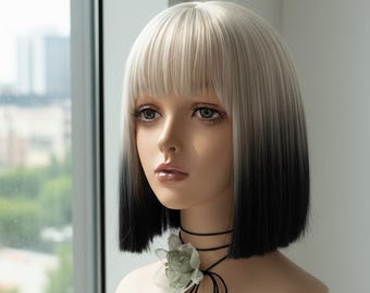 Platin bis schwarze Ombre Kurze Bob-Perücke mit geradem Pony | Grauer Farbverlauf für Cosplay & Alltagskleidung