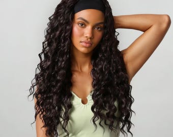 Lange gewellte synthetische Perücke hitzebeständige Faser schwarze lockige Perücke Alltag Cosplay Perücke mit Seitenteil Mittelteil frech Haarteil