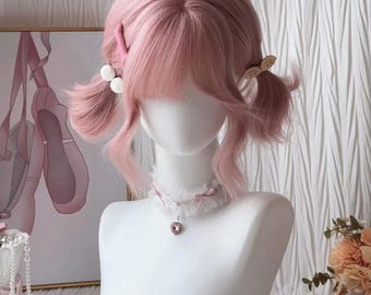 Rosa Kurze Lockige Perücke | JK Schulmädchen Lammwelle Bob | Süßes Anime Cosplay & Alltagskleidung | Pastell Rosa Full Cap Perücke für Fotos, Full Cap Perücke