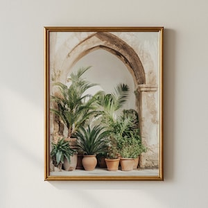 Puede incluir: Un juego de tres tazas de cerámica con un acabado moteado y mate. Las tazas son de color crema, gris claro y gris oscuro. Cada taza tiene un diseño simple y minimalista.