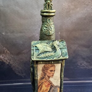 Handgefertigte Wikingerflasche – Nordisches Design, Drache & Krieger – Einzigartiges Fantasieobjekt – Handgefertigt