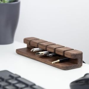 Organizador de cables de madera, soporte adhesivo personalizado de roble (5 ranuras), gestión de cables personalizada para escritorio minimalista