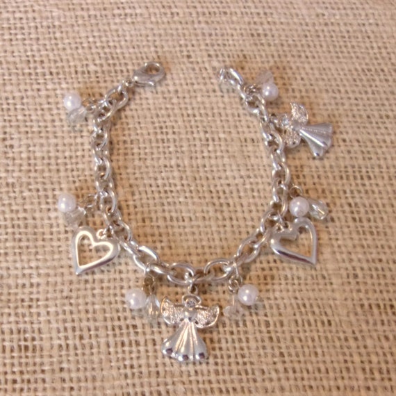 Vintage bracelet silvertone angel charms faux pea… - image 4