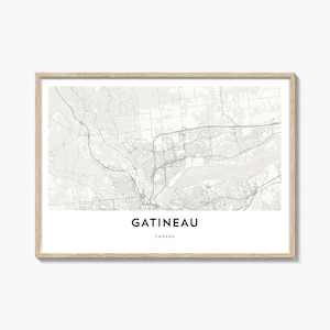 Könnte beinhalten: Ein gerahmter Druck mit einer detaillierten Karte von Gatineau, Kanada, in Grautönen. Der Name der Stadt und des Landes ist unten in Schwarz gedruckt. Der Druck ist in einem hellbraunen Holzrahmen eingefasst.
