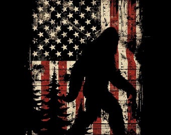 Pode incluir: Silhueta preta de Bigfoot caminhando em frente a uma bandeira americana desgastada. A bandeira apresenta listras vermelhas e brancas e estrelas brancas em um fundo azul. Uma silhueta de floresta está no canto inferior esquerdo.