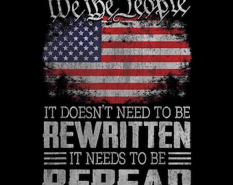 Pode incluir: Design gráfico preto com a bandeira americana e detalhes desgastados. O texto diz "We the People" no topo, com "IT DOESN'T NEED TO BE REWRITTEN IT NEEDS TO BE REREAD" abaixo.