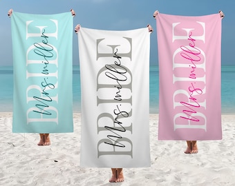 Personalisierte Strandtücher, Bachelorette Strandtücher, Braut Name Handtuch, Hochzeit Pool Party Handtuch, individuell bedruckte Handtuch, Flitterwochen & Hochzeitsgeschenk