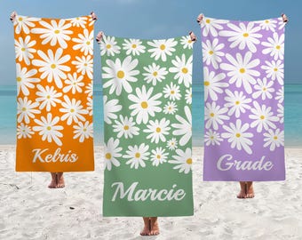 Personalisierte Daisy Strandtücher, Boho Pool Handtuch, Name Badetuch, individuell bedrucktes Schwimmtuch, Bachelorette Strandtuch, Sommerferien Geschenk