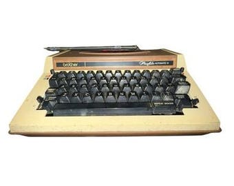 Brother Profile 12 Typewriter Model 4612 w/ Case - For Parts/Repair