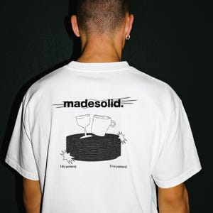 Camiseta de calle con gráficos / regalo de cerámica minimalista estampada a mano.