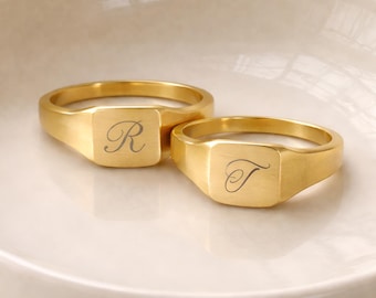 Personalized Square Signet Ring for Mom – Custom Name or Initial Ring, 18K Gold Stainless Steel, Engraved Mom Ring, Mother’s Day Gift