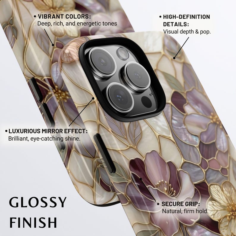 Op de afbeelding: Een smartphonehoesje met een glanzende afwerking en een bloemenpatroon in cr&egrave;me, paarse en gouden tinten. Het ontwerp bevat tekstlabels: VIBRANT COLORS: Deep, rich, and energetic tones, HIGH-DEFINITION DETAILS: Visual depth & pop, LUXURIOUS MIRROR EFFECT: Brilliant, eye-catching shine, en SECURE GRIP: Natural, firm hold.
