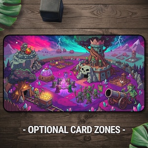 Puede incluir: Un tapete de juego rectangular con una vibrante ilustración estilo caricatura de una fortaleza de duendes. La escena incluye un castillo con forma de calavera, una mina de oro con un carrito, un cañón y numerosos duendes verdes.