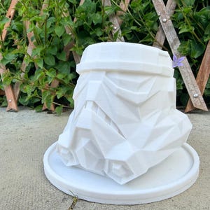 Maceta de Stormtrooper con bandeja de drenaje / Maceta inspirada en Star Wars / Regalo de escritorio / Maceta para suculentas / Decoración para el hogar friki