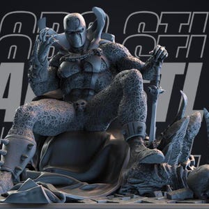 Puede incluir: Estatua gris detallada de un personaje sentado en un trono, sosteniendo una espada. La figura está vestida con armadura y se sienta sobre una pila de calaveras y huesos. El fondo presenta la palabra "STI" en un patrón repetitivo.