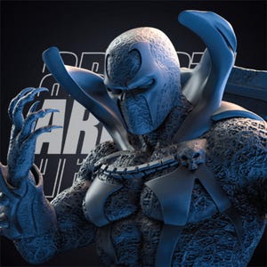 Puede incluir: Escultura en tonos azules de una figura de superhéroe con una apariencia texturizada y blindada. La figura tiene una máscara con forma de calavera, manos con garras y una estructura similar a una capa. La palabra "ARK" es visible en el fondo.