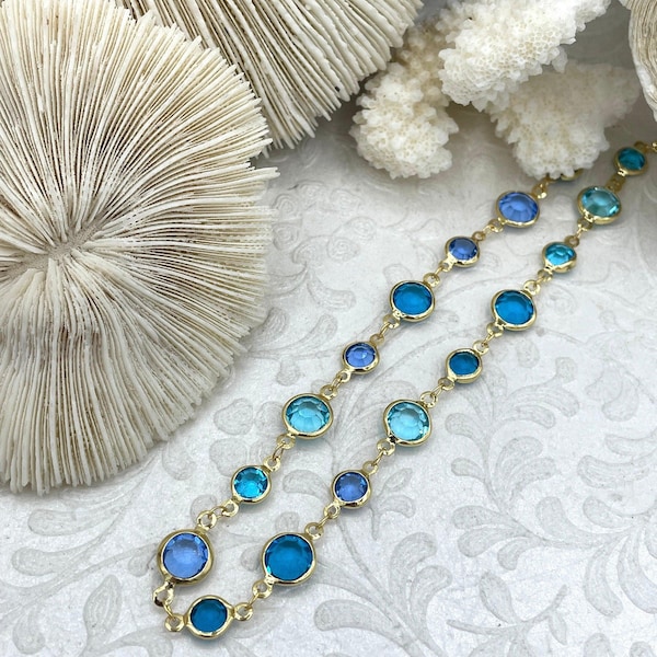 Catena in cristallo blu e ottone placcato oro 18 carati, delicata catena placcata oro 18 carati, zirconi cubici rotondi blu chiaro e blu scuro, venduta al piede, spedizione veloce