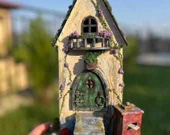 Handgemaakt sprookjeshuisje diorama | Miniatuur huisje | LED-decoratie voor een sprookjesboek | Magische plankdecoratie