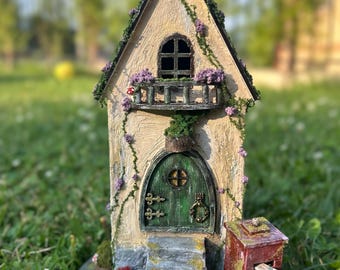 Handgefertigtes Feenhaus-Diorama | Fantasievolles Miniaturhäuschen | LED-Bilderbuch-Dekoration | Magisches Regaldisplay | Einzigartiges Geschenk vom Künstler