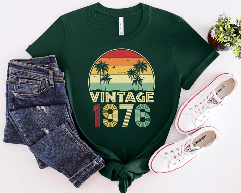 Vintage 1976 Shirt, Retro 1976 Birthday Tee, Classic 1976 Birthday Gift, 1976 Palm Sunset Vintage Shirt, 1976 Birthday Tee bild 2