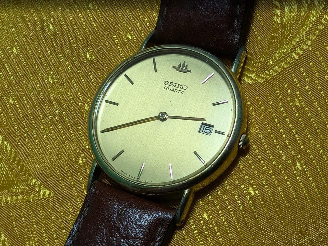 Vintage Seiko Quartz 5Y39-7010 Japan Ultra Thin Minimalist Men
