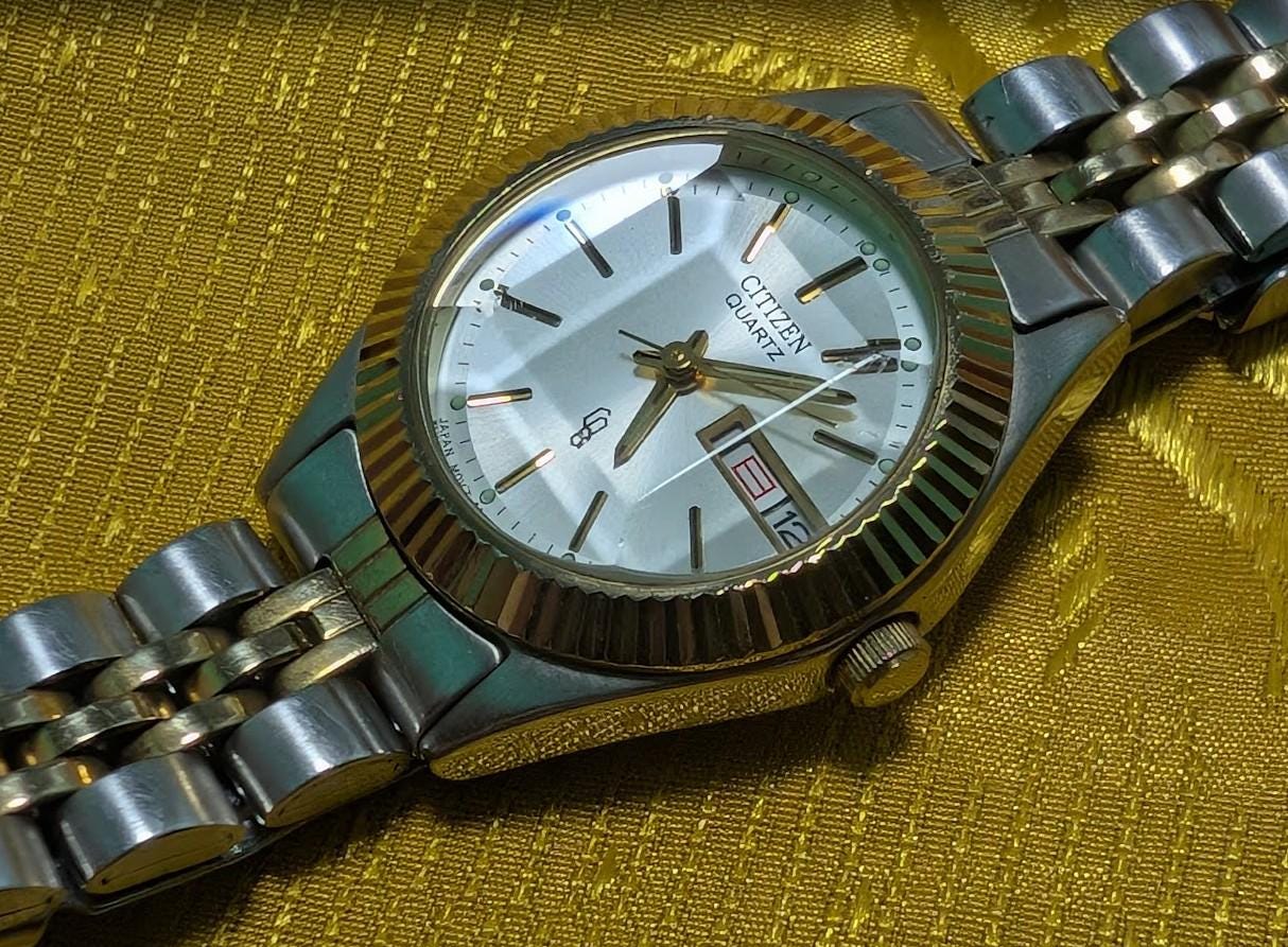 Vintage Citizen Quartz 6000-K09346 Watch 25mm Day Date Original