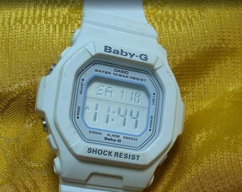 Reloj digital Casio Baby-G BG-5600WH blanco vintage. Batería nueva. En perfecto estado.
