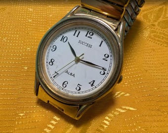 Vintage Alba Success V721-6A70 Unisex Watch 30mm Japan Quartz Stretch Bracelet Minimalist Retro Working Watch