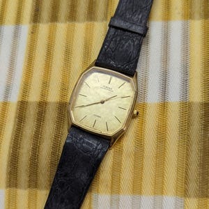 Seltene Crossbody 5630-F60005 JDM JDM Gold Tone Dress Watch Japanische Gedenk Quarzuhr Arbeit
