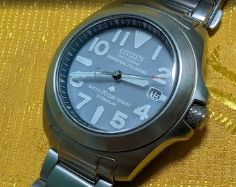 Vintage 1998 Citizen Titanium 6870-H11216 Chronograph Men's Quartz