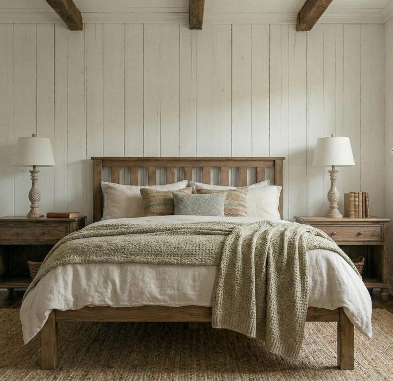 Estructura de cama robusta de madera maciza / Pie de cama bajo con veta natural / Cama rústica de madera estilo granja / Cama doble, king y super king (Reino Unido) / Cama hecha a medida y hecha a mano imagen 1