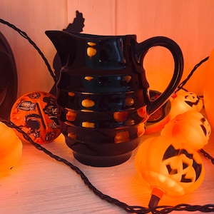 Vintage svart Saturnus kanna med 6 ringar / Keramik / Optiska ringar med band / Retro kök / Vattenkanna / Halloween