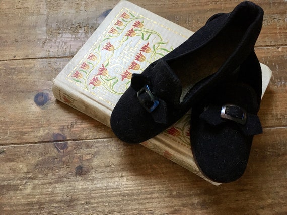 Vintage black felt children's shoes / 2T / antiqu… - image 7