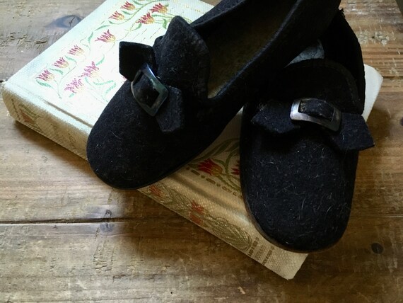 Vintage black felt children's shoes / 2T / antiqu… - image 1