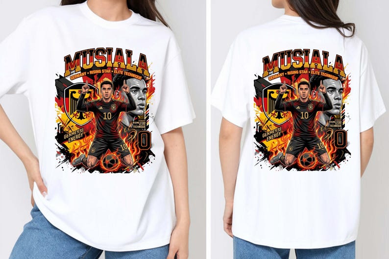 Puede incluir: Camiseta blanca con un gr&aacute;fico de un jugador de f&uacute;tbol con uniforme negro y rojo, con el nombre "MUSIALA" arriba. El dise&ntilde;o incluye la bandera alemana y las palabras "Germany, Rising Star, Elite Technique".