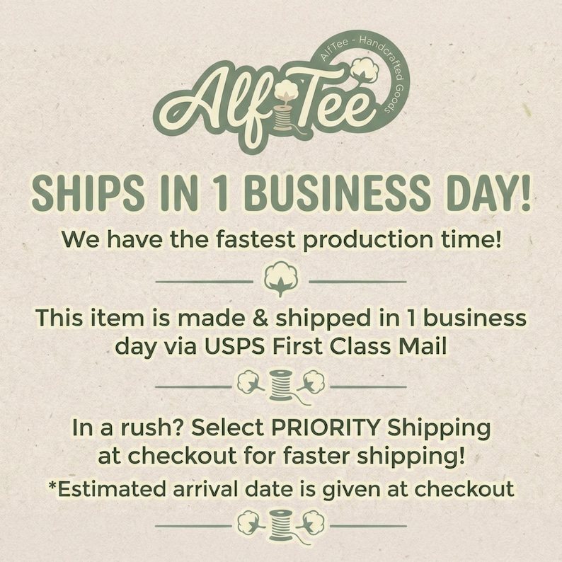 Pode incluir: Gr&aacute;fico creme com o texto "Alf Tee - Handcrafted Goods" e "SHIPS IN 1 BUSINESS DAY!". O texto tamb&eacute;m afirma que o item &eacute; feito e enviado em 1 dia &uacute;til via USPS First Class Mail.