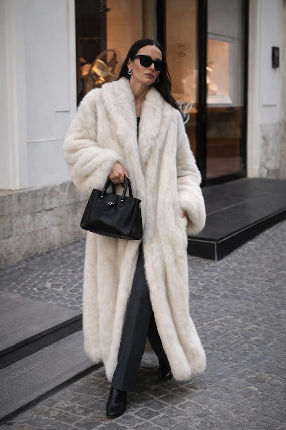 White Faux Fur Coat Women: Luxury Long Fur Coat for Women, Winter Warm Coat, Statement Coat, Elegant Soft Plush Jacket, Winter Designer Coat