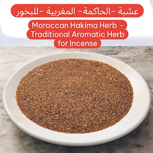 Pode incluir: Um prato branco cheio de uma erva aromática granulada marrom. O texto na imagem diz "Moroccan Hakima Herb - Traditional Aromatic Herb for Incense."