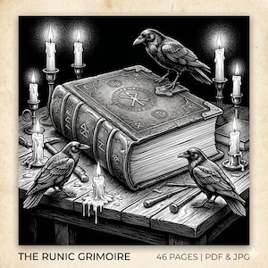 Puede incluir: Ilustración en blanco y negro de un grimorio rúnico, cuervos y velas encendidas sobre una mesa de madera. El libro, con un gran símbolo rúnico, es el punto focal. La imagen evoca un tema místico o gótico.