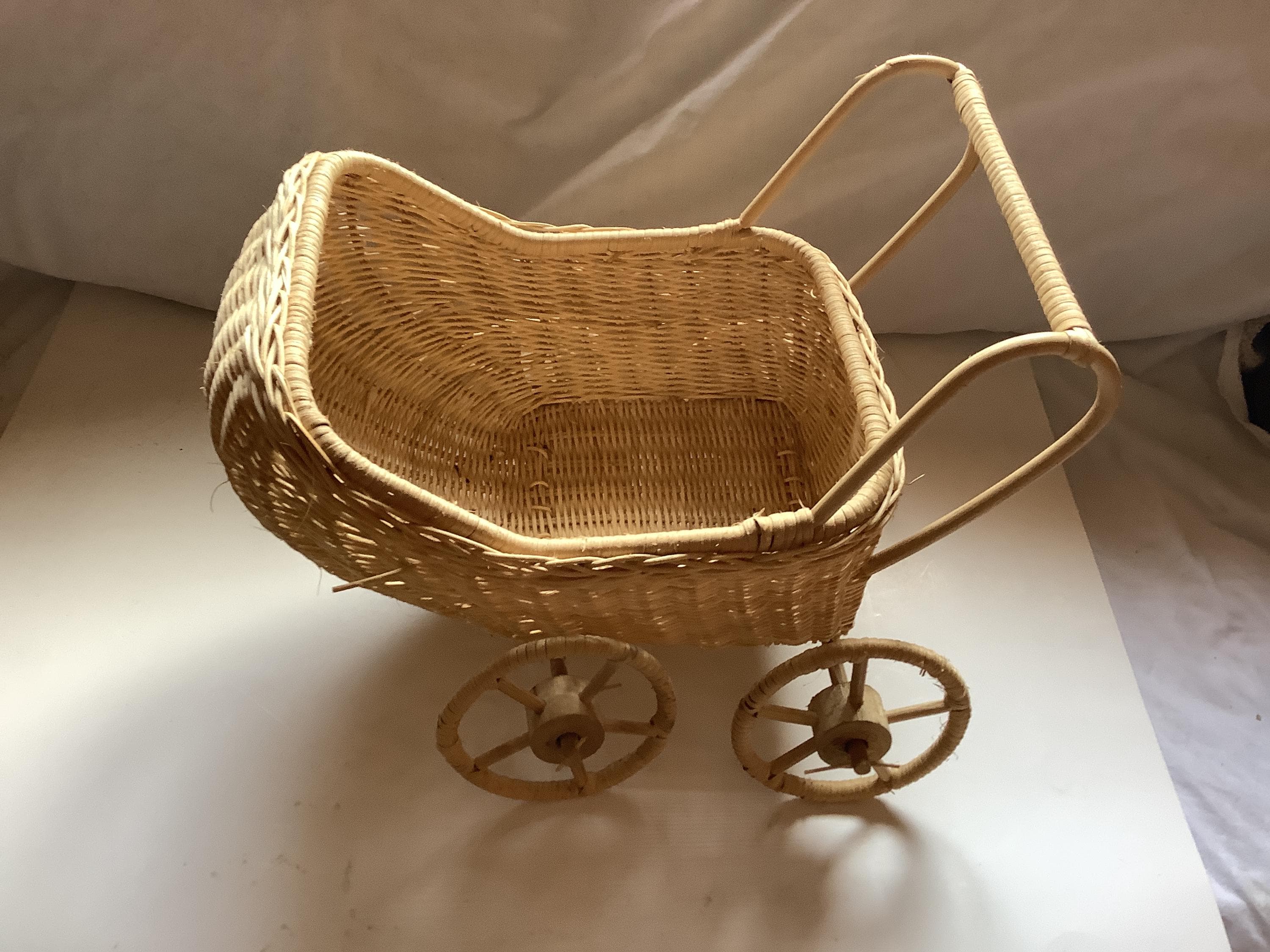 ラタン　バギー　アンティーク　Wicker ウィッカー Vintage Wicker Buggy - Etsy