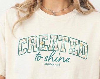 Camiseta cristã Comfort Colors® "Criado para Brilhar" com Versículo Bíblico e Letras Florais - Presente