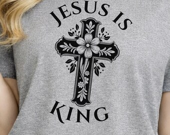 Camiseta Jesus É Rei com Cruz Floral: Presente para quem busca fé cristã e mensagem bíblica.