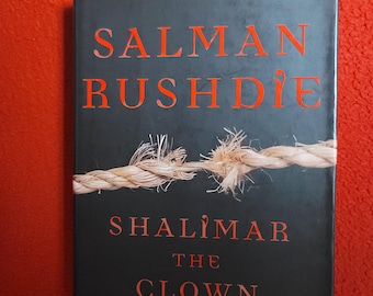 Salman Rushdie firmó el libro de la novela Shalimar el payaso.