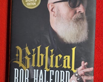 Libro firmado por Rob Halford con pasajes bíblicos de heavy metal de Judas Priest
