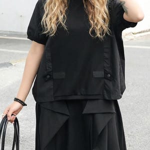 オーバーサイズコットンTシャツレディース、ミニマリストな日本のルーズトップス、ブラックベージュブラウンのストリートウェアブラウス