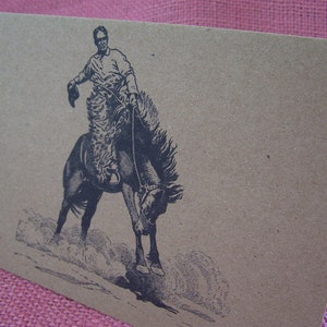 Rodeo Cowboy sur Bucking Bronco Horse SET OF ANY 3 Greeting Note Cards Invitations Recycled Kraft Cardstock avec enveloppes assorties 5 x 7 »