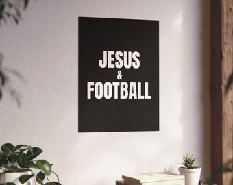 Poster met Jezus en voetbal | Matte verticale typografieprint