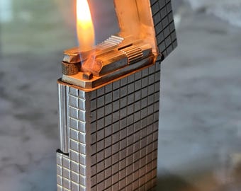 Accendino vintage francese S.T. Dupont Ligne 1 Quadrille 14143 in argento – Elegante motivo a griglia – Pezzo senza tempo