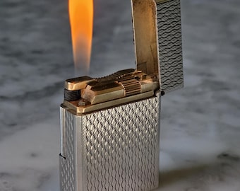 Accendino vintage francese S.T. Dupont Ligne 1 PM in argento con motivo guilloché a onde – Elegante pezzo minimalista
